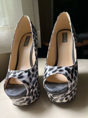 Sophia & Lee Black Silver Leopard Peep-Toe Platform Heels